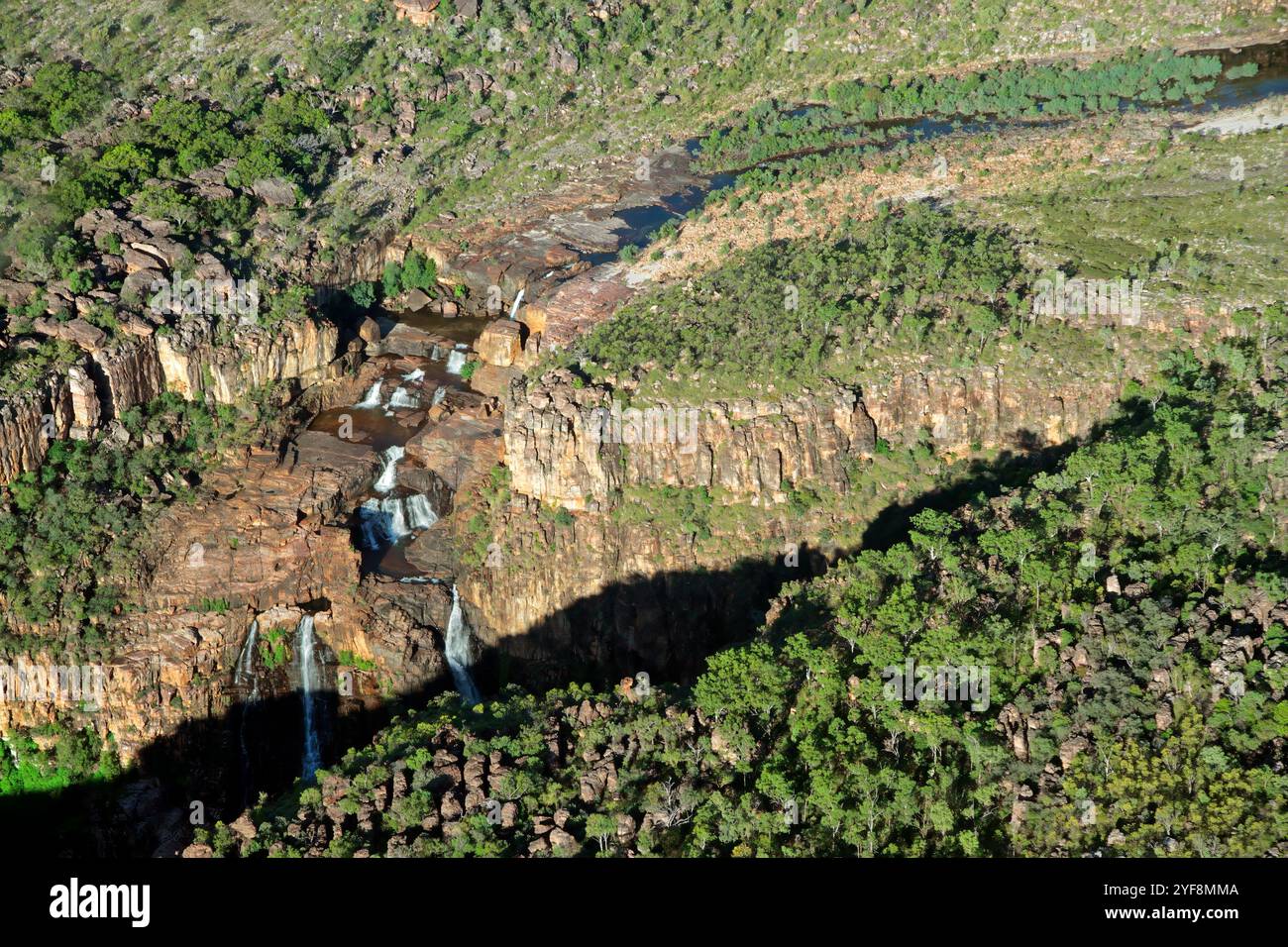 Vista aerea delle cascate gemelle, Kakadu National Park, Northern Territory, Australia Foto Stock