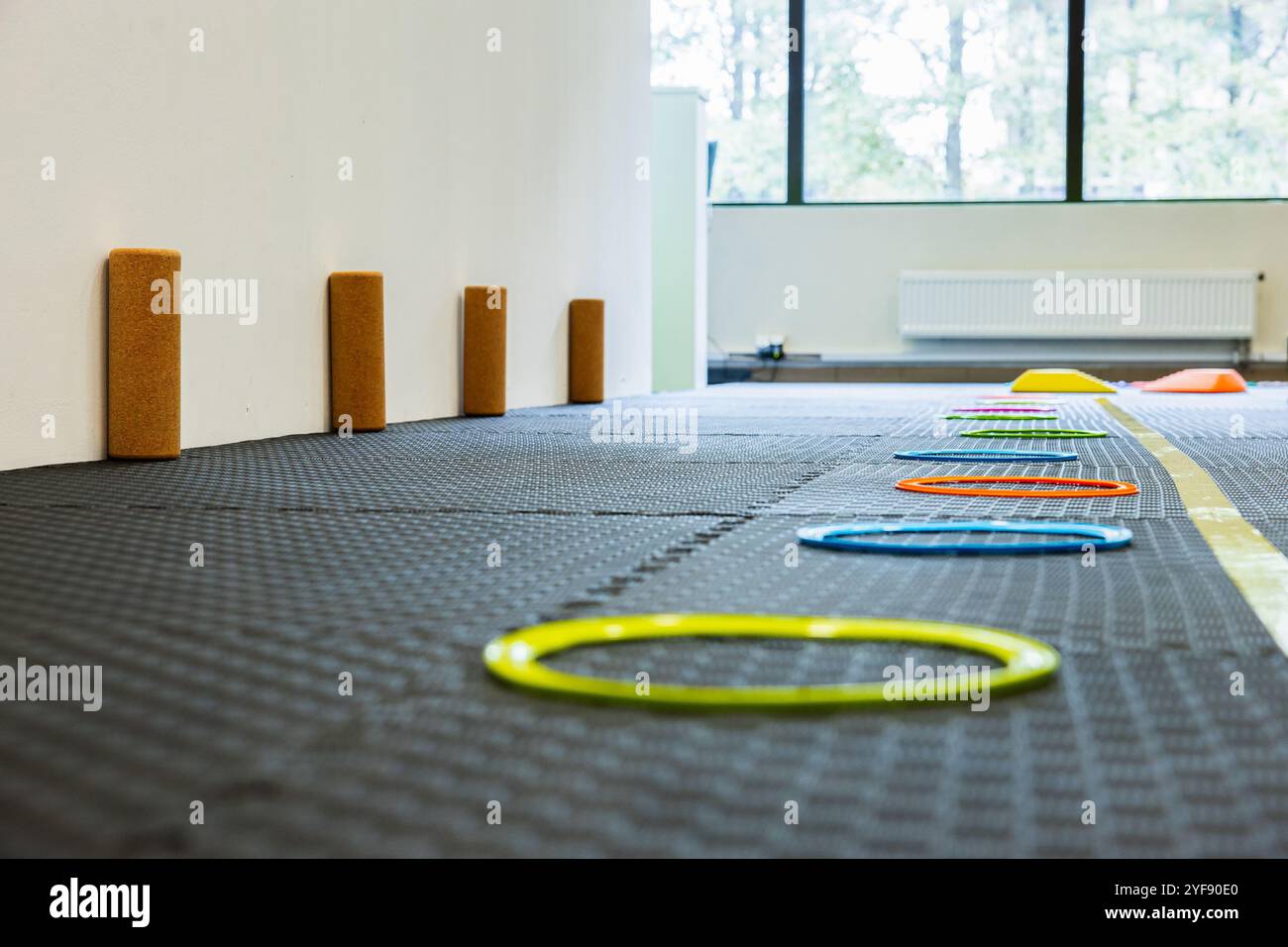 Modern Sensory Playroom: Incoraggiare l'apprendimento attivo attraverso il movimento. Foto Stock