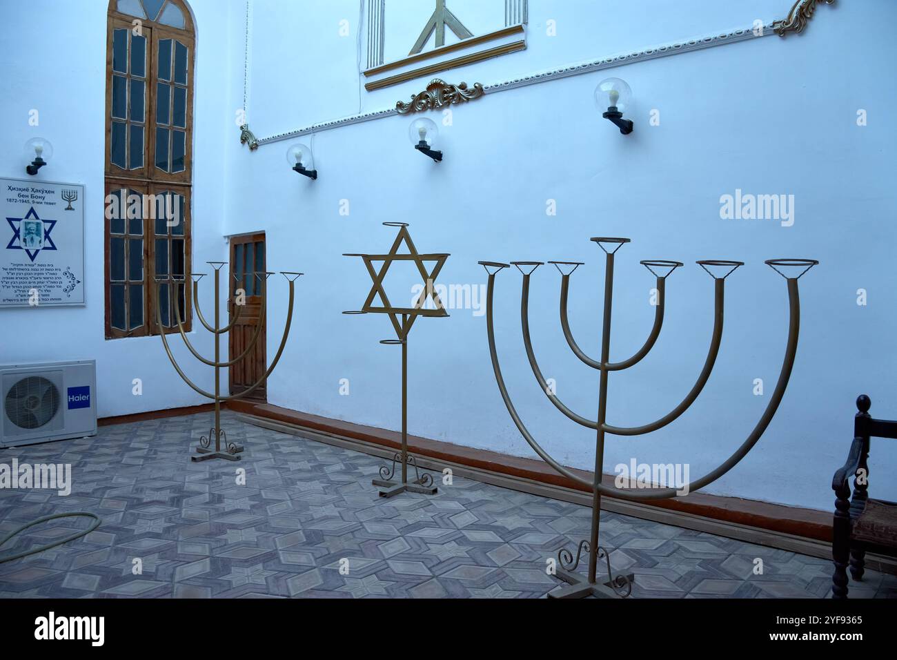 BUKHARA, UZBEKISTAN;19 SETTEMBRE 2024: Il cortile della sinagoga Bukhara offre uno sguardo sereno sulla storia della comunità ebraica in Uzbekistan. Foto Stock