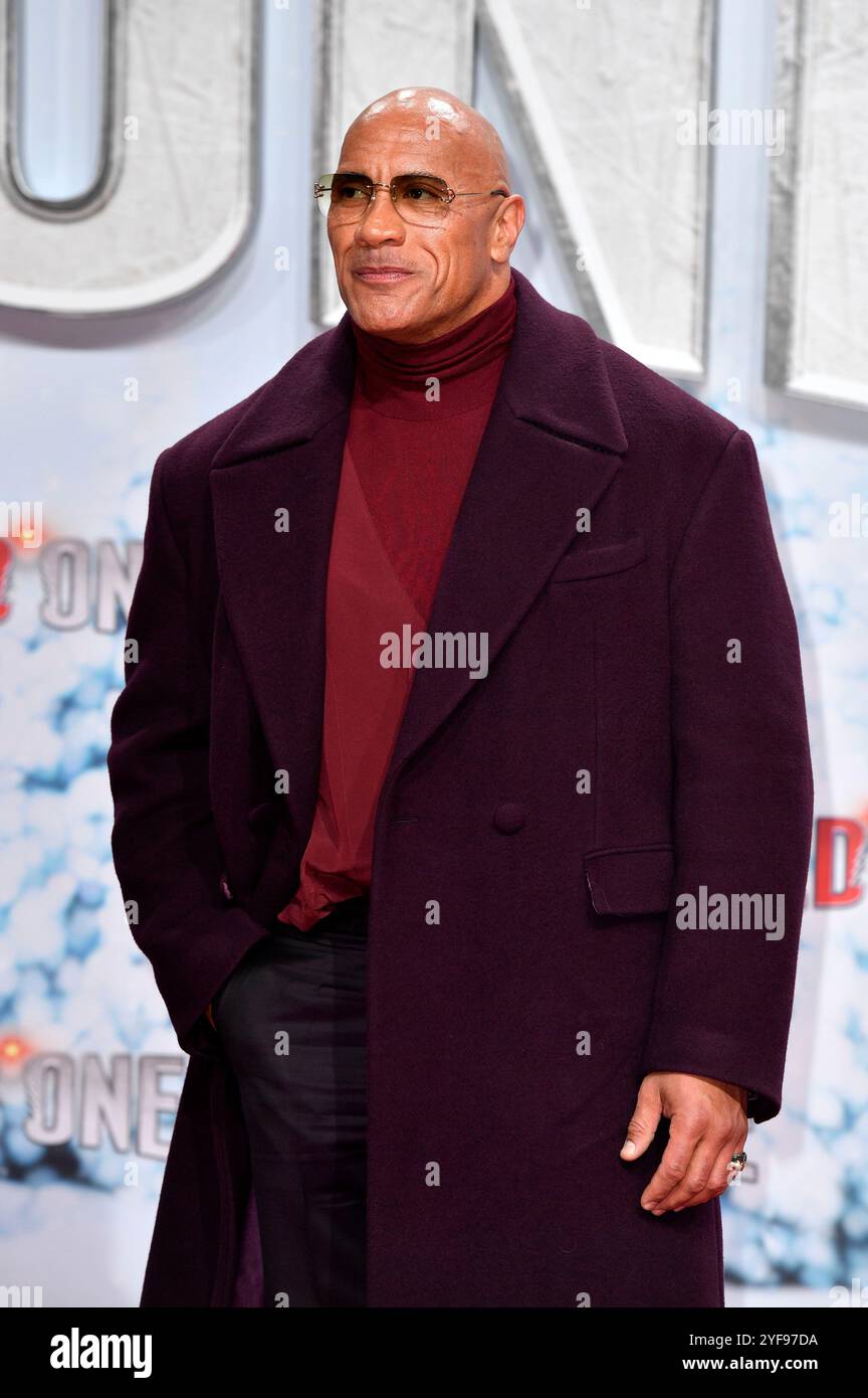 Dwayne Johnson bei der Weltpremiere des Kinofilms "Red One - Alarmstufe Weihnachten" im UCI Luxe East Side Gallery. Berlino, 03.11.2024 Foto Stock