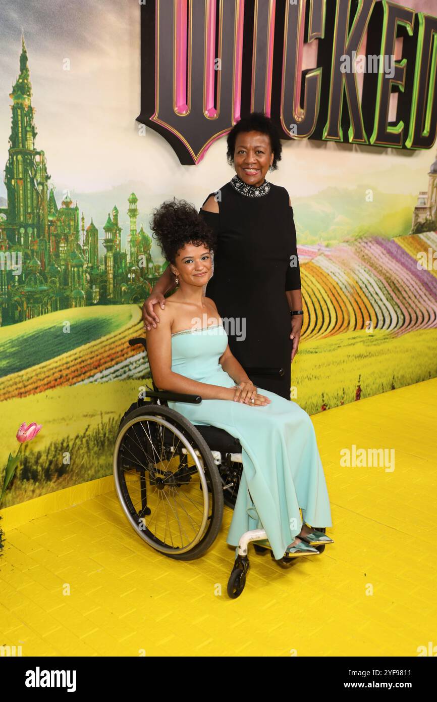 Sydney, Australia. 3 novembre 2024. L-R: Marissa Bode (Nessarose) e TBC assistono alla prima australiana di Wicked allo State Theatre, 49 Market Street. Crediti: Richard Milnes/Alamy Live News Foto Stock