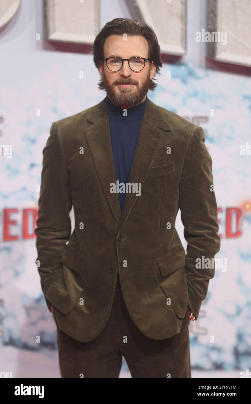 Chris Evans bei der Premiere des Kinofilms Red One im UCI Luxe. Berlino, 03.11.2024 *** Chris Evans alla prima del film Red One all'UCI Luxe Berlin, 03 11 2024 foto:xD.xHerrickx/xFuturexImagex RED 4198 Foto Stock