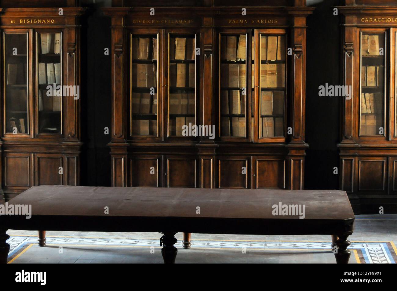Interno dell'Archivio di Stato di Napoli. Italia Foto Stock