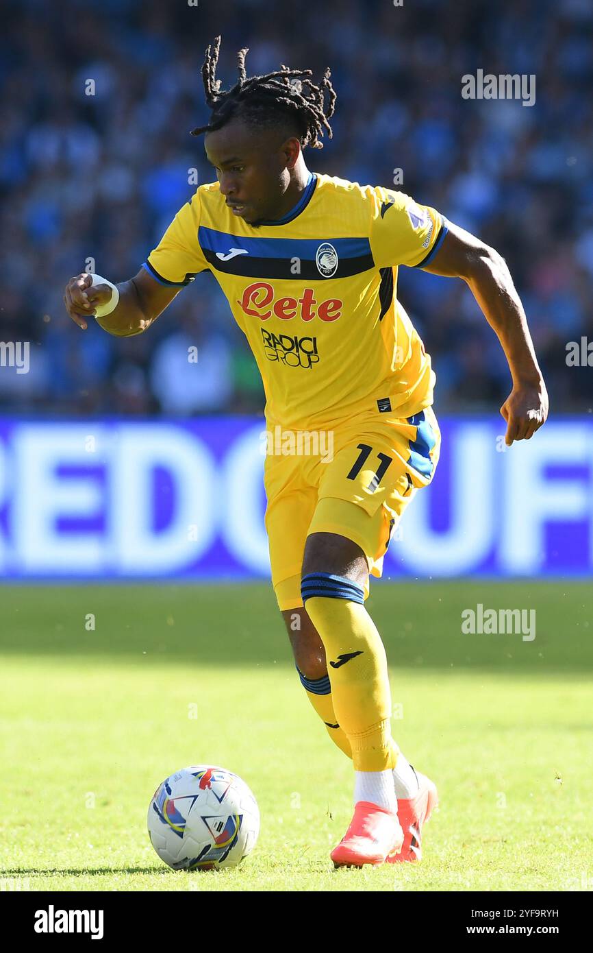 Napoli, Lazio. 3 novembre 2024. Ademola Lookman dell'Atalanta durante la partita di serie A tra Napoli e Atalanta allo stadio Maradona, Napoli, Italia, 3 novembre 2024. Credito AllShotLive: SIPA USA/Alamy Live News Foto Stock