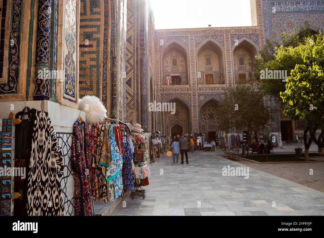 Piazza Registan a Samarcanda, Uzbekistan. Il Registan era il cuore dell'antica città di Samarcanda dell'Impero timuride, ora in Uzbekistan Foto Stock