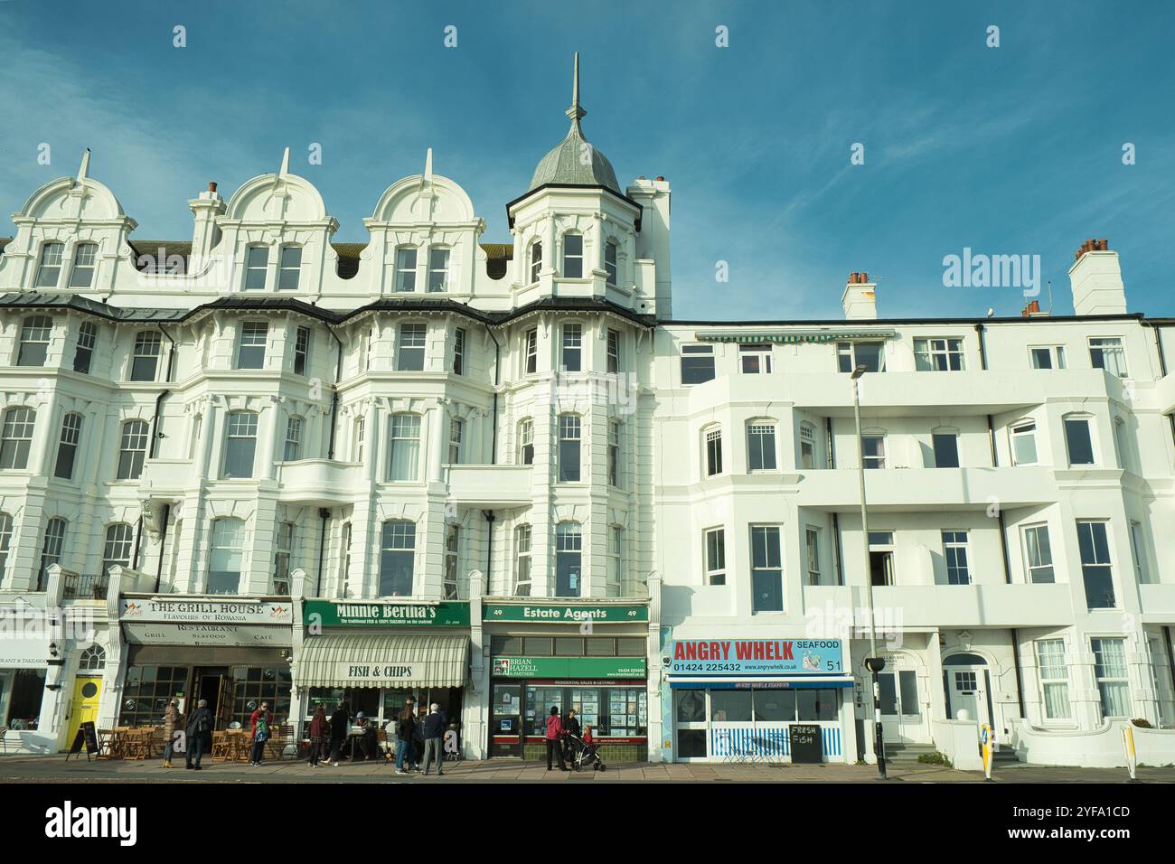 Ristoranti sul mare a Bexhill on Sea, East Sussex a fine autunno Foto Stock