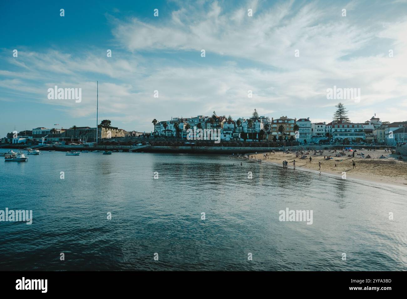 Spiaggia del villaggio di Cascais in Portogallo, Foto Stock