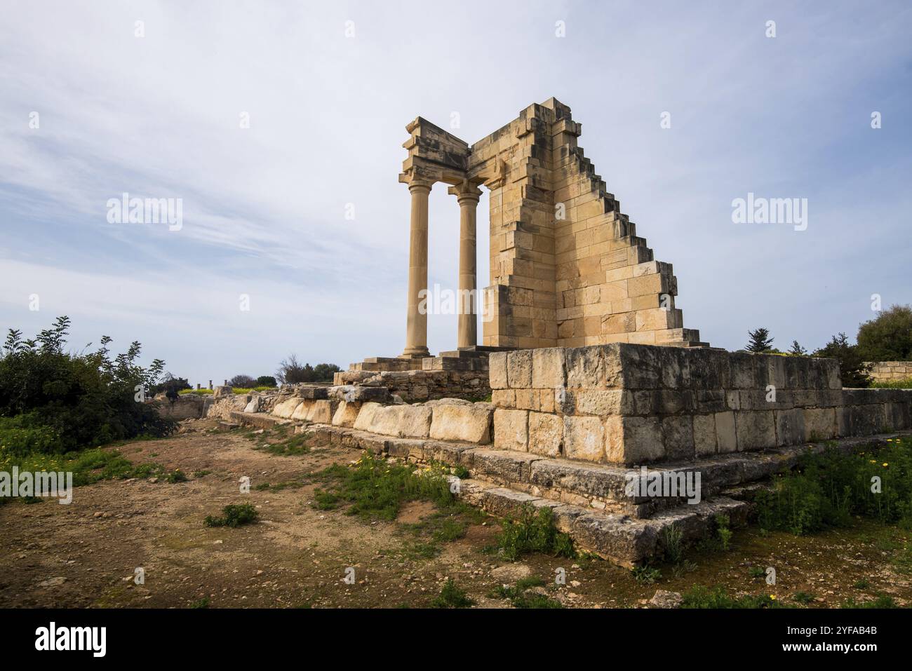 Antiche colonne di Apollon Hylates, dio del bosco, santuario nel distretto di Limassol, Cipro, Europa Foto Stock