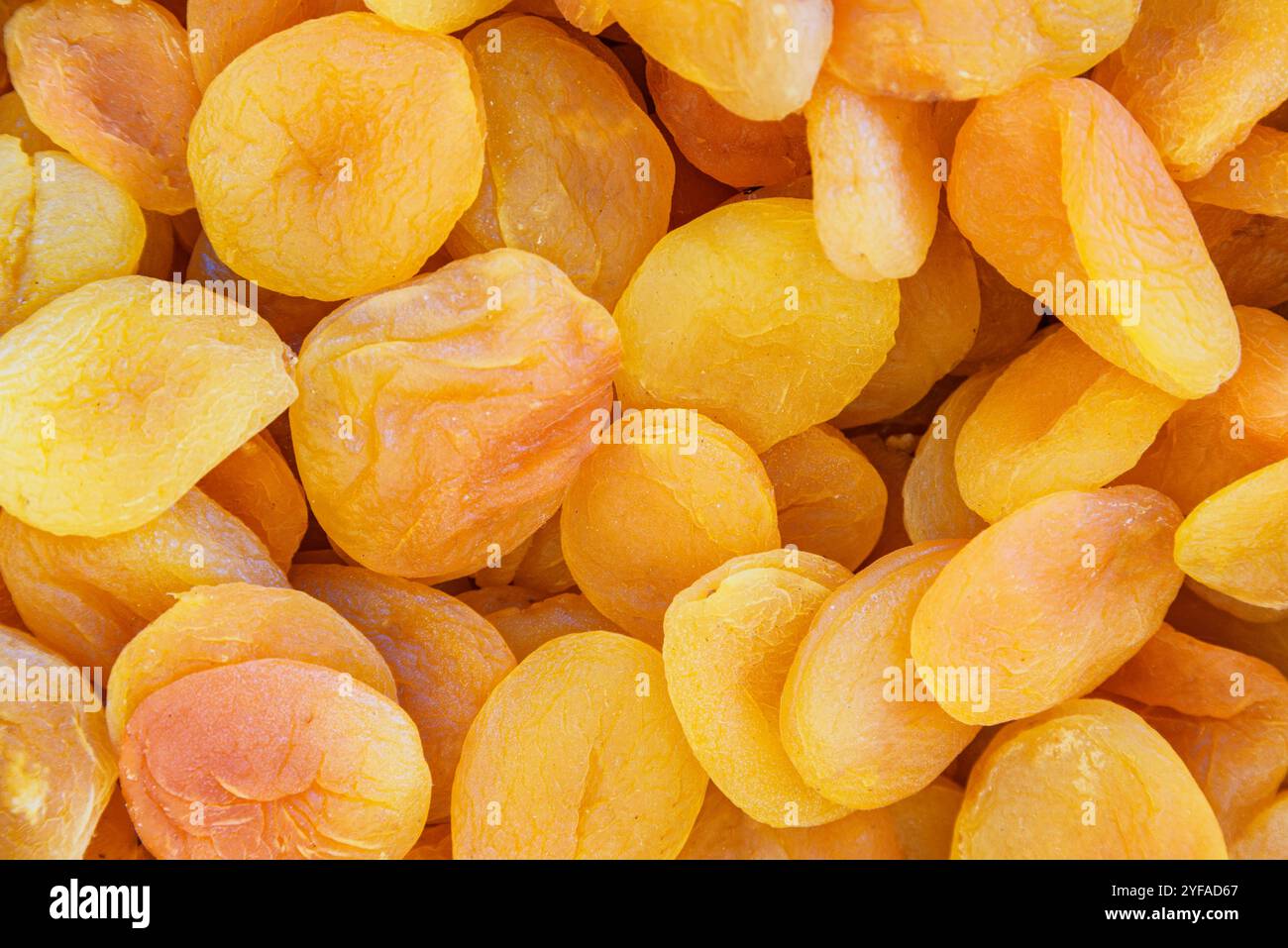 Vista ravvicinata delle albicocche secche. Frutta d'arancia Foto Stock