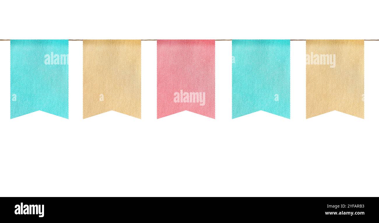 Bandiere in tessuto sulla corda su sfondo bianco. Decorazioni per feste Foto Stock