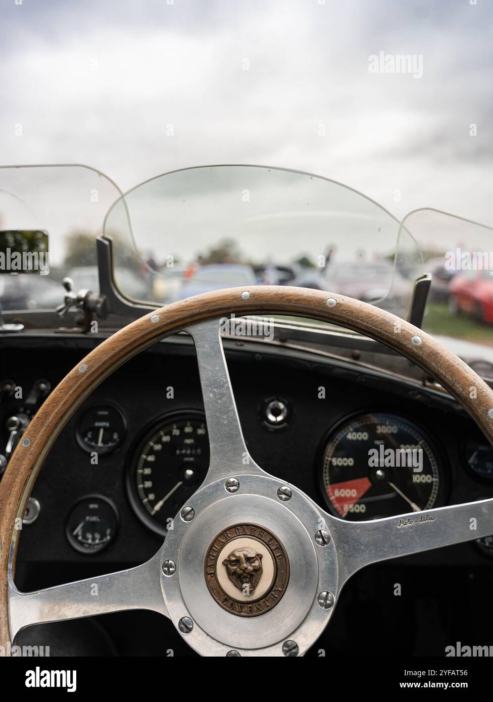 Jaguar steering wheel immagini e fotografie stock ad alta risoluzione ...