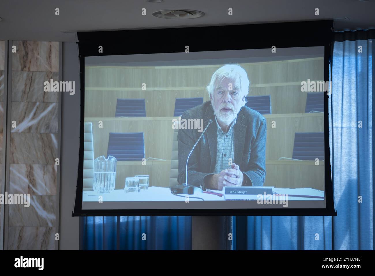 ALMERE - l'ex direttore del programma Floriade Henk Meijer è stato interrogato durante un'audizione del consiglio sulla Floriade del 2022. Almere ha subito una perdita di 103,3 milioni di euro. ANP JEROEN JUMELET netherlands Out - belgio Out Foto Stock