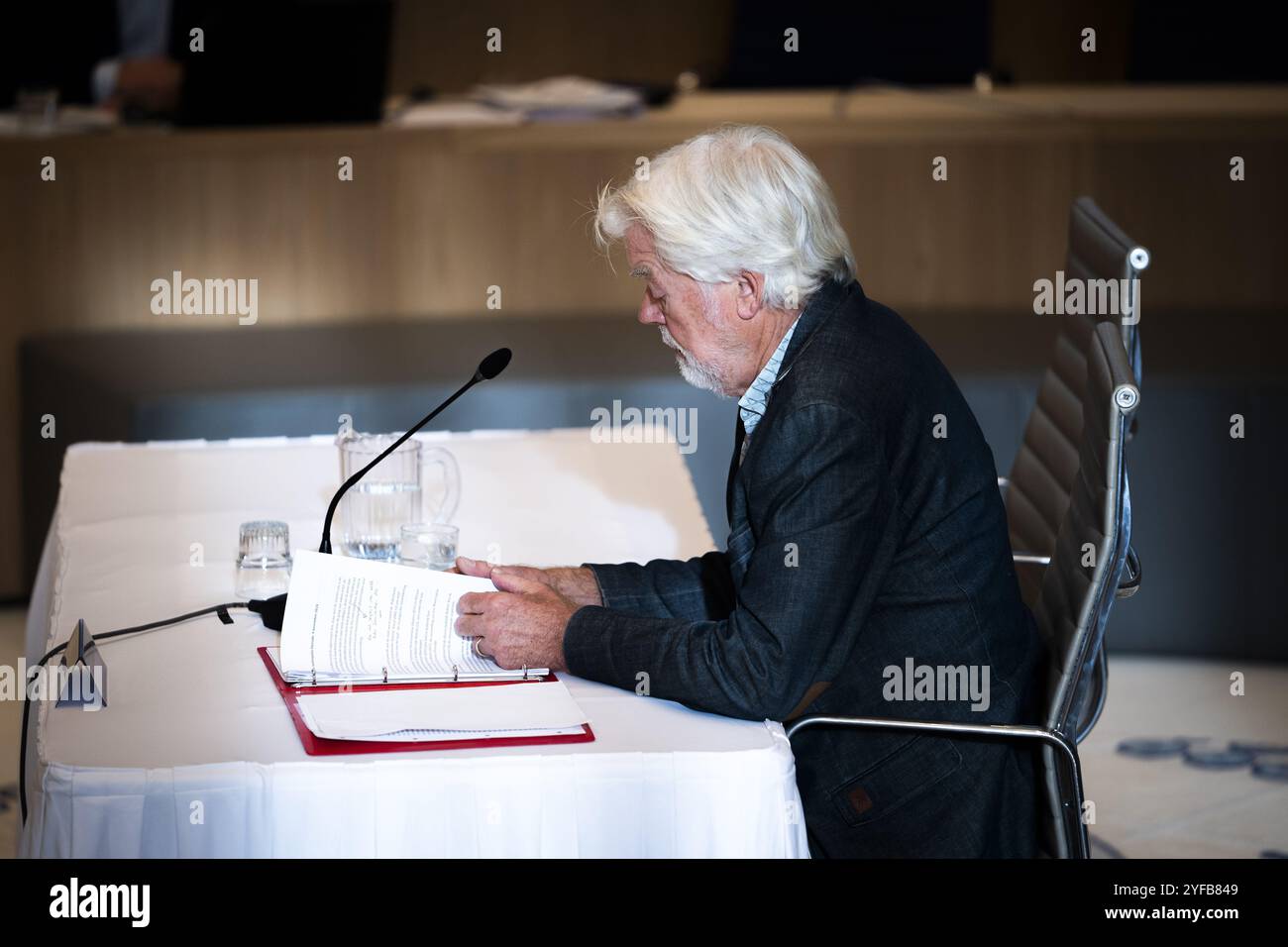 ALMERE - l'ex direttore del programma Floriade Henk Meijer è stato interrogato durante un'audizione del consiglio sulla Floriade del 2022. Almere ha subito una perdita di 103,3 milioni di euro. ANP JEROEN JUMELET netherlands Out - belgio Out Foto Stock