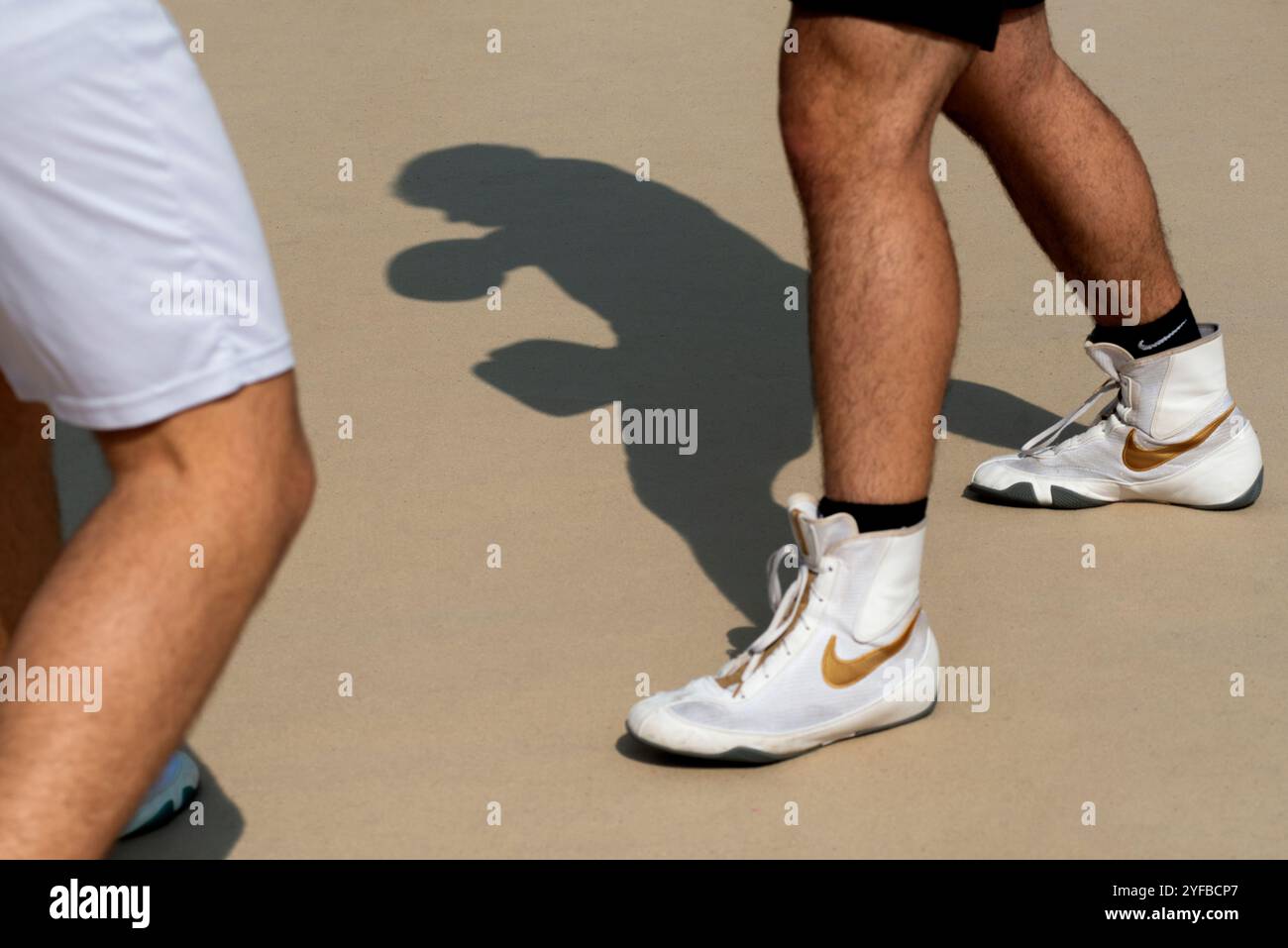 L'ombra di un pugile in allenamento Foto Stock