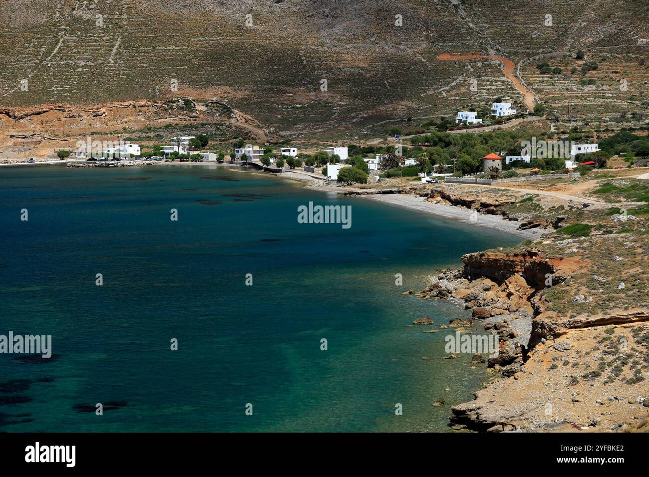 Vista verso Aghios Antonios, Tilos, isole del Dodecaneso, Egeo meridionale, Grecia. Foto Stock