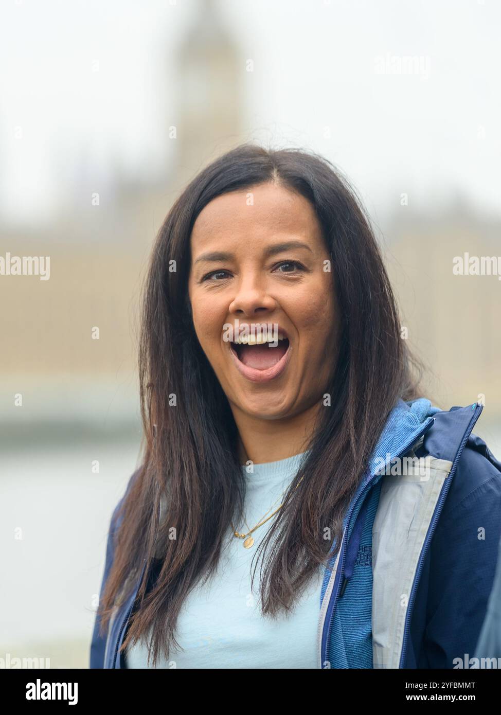 Liz Bonnin - presentatore televisivo di fauna selvatica - intervistato prima della marcia per Clean Water, Londra, 3 novembre 2024 Foto Stock