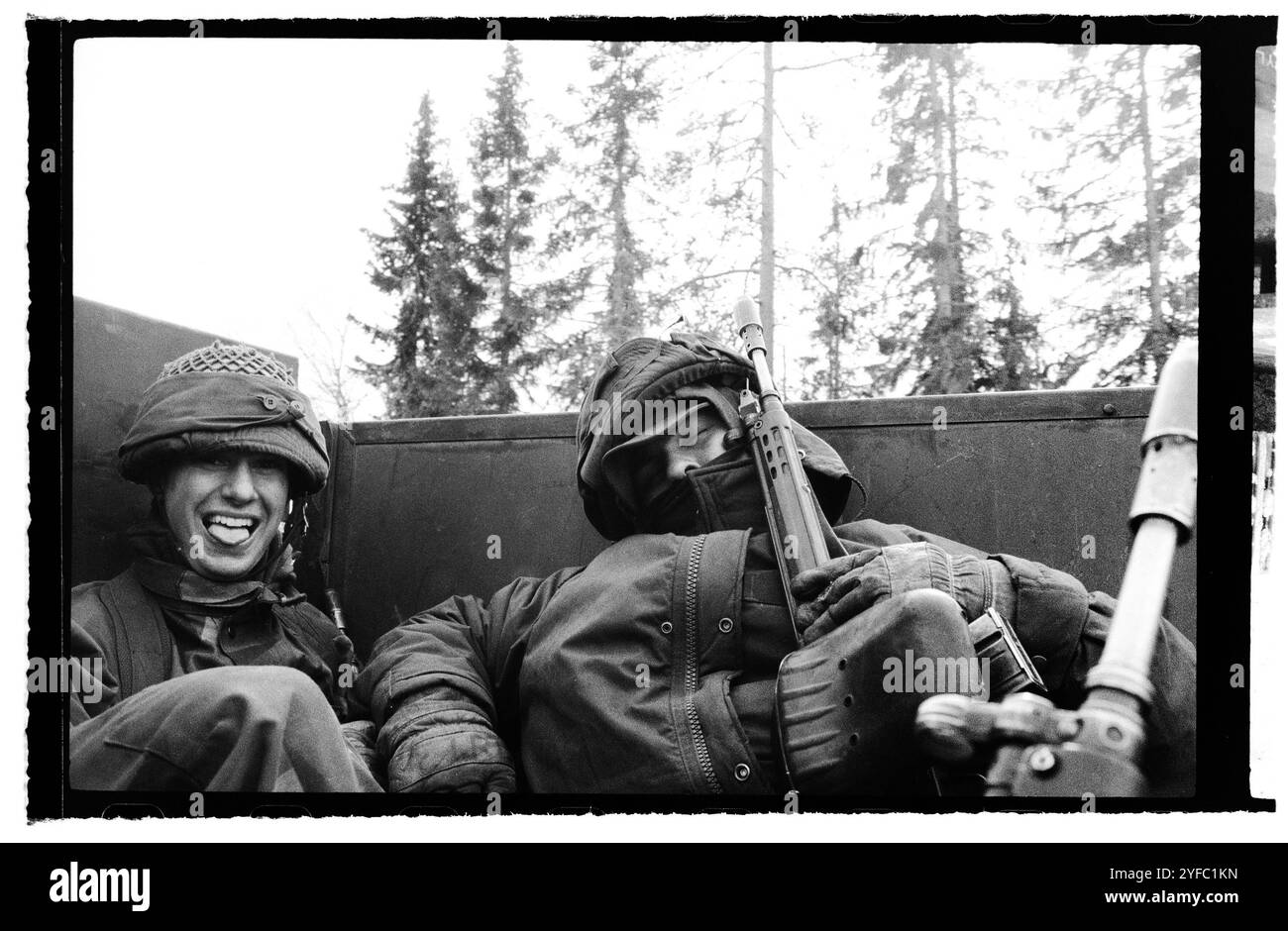 Soldati svedesi durante un'esercitazione al poligono di tiro di Älvdalen, Älvdalen, Svezia. Foto Jeppe Gustafsson Foto Stock