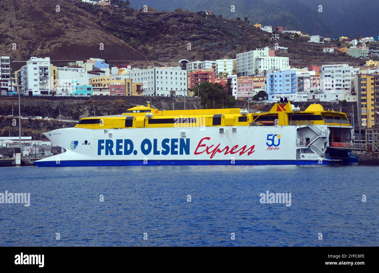 Il 'Bencomo Express' di Fred Olsen, un catamarano ad alta velocità e traghetto passeggeri, collegato al porto di Satna Cruz De la Palma, Isole Canarie, UE. Foto Stock