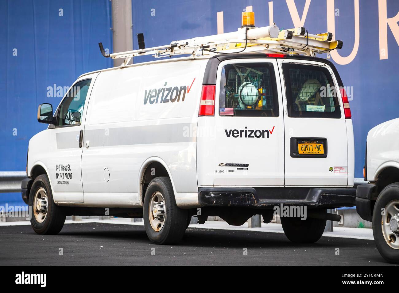 Vista di un furgone Verizon sulla strada di Manhattan, New York, Stati Uniti. Foto Stock