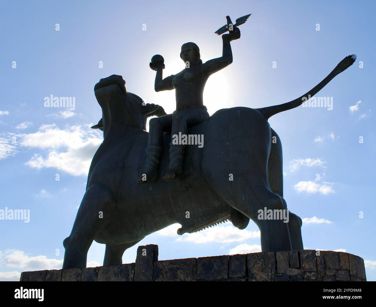 La scultura "rapimento di Europa" - progettata dal regista cretese Nikos Koundouros e creata da Nikos e Pantelis Sotiriades. Foto Stock