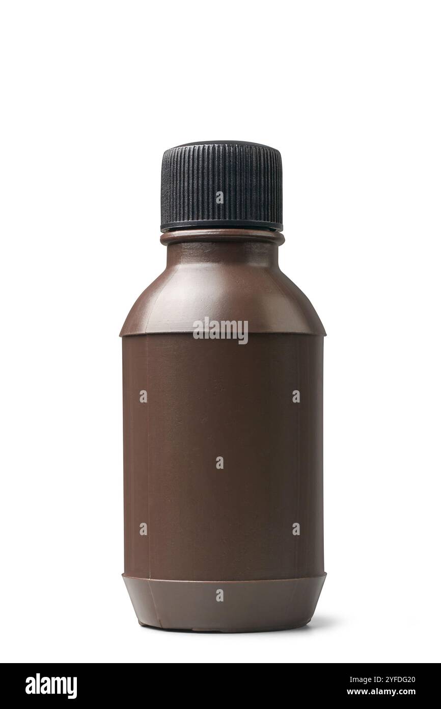 flacone in plastica di colore marrone con tappo nero sfondo bianco isolato, modello di confezionamento di farmaci, integratori e liquidi o polveri Foto Stock