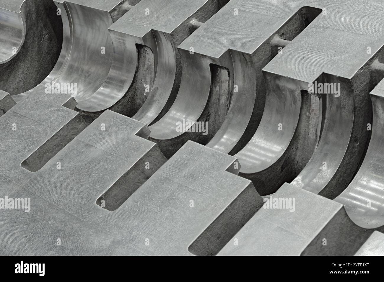 Struttura interna di una pompa centrifuga, enorme corpo pompa in acciaio. Background industriale astratto. Foto Stock
