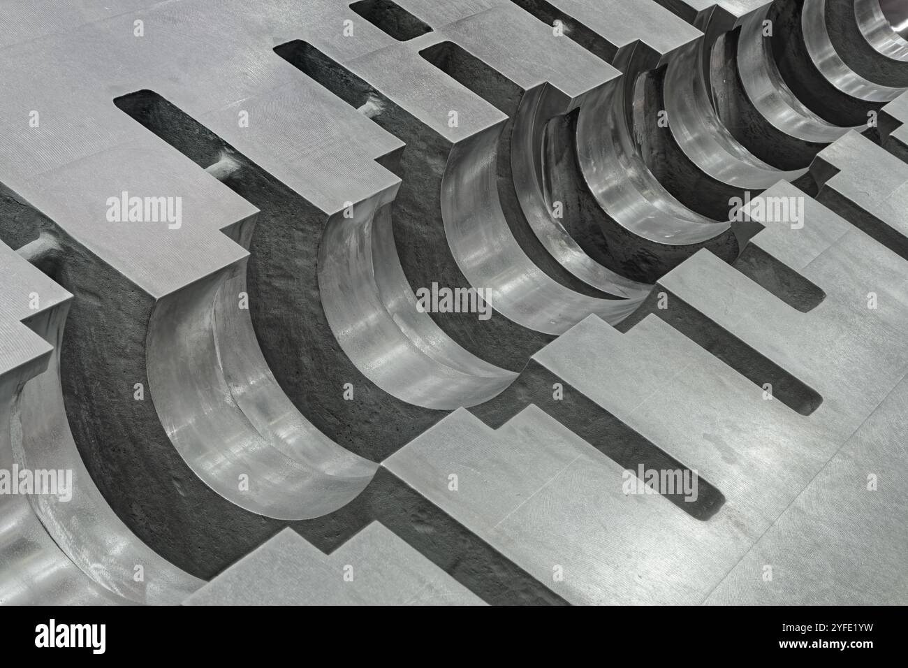 Struttura interna di una pompa centrifuga, enorme corpo pompa in acciaio. Background industriale astratto. Foto Stock
