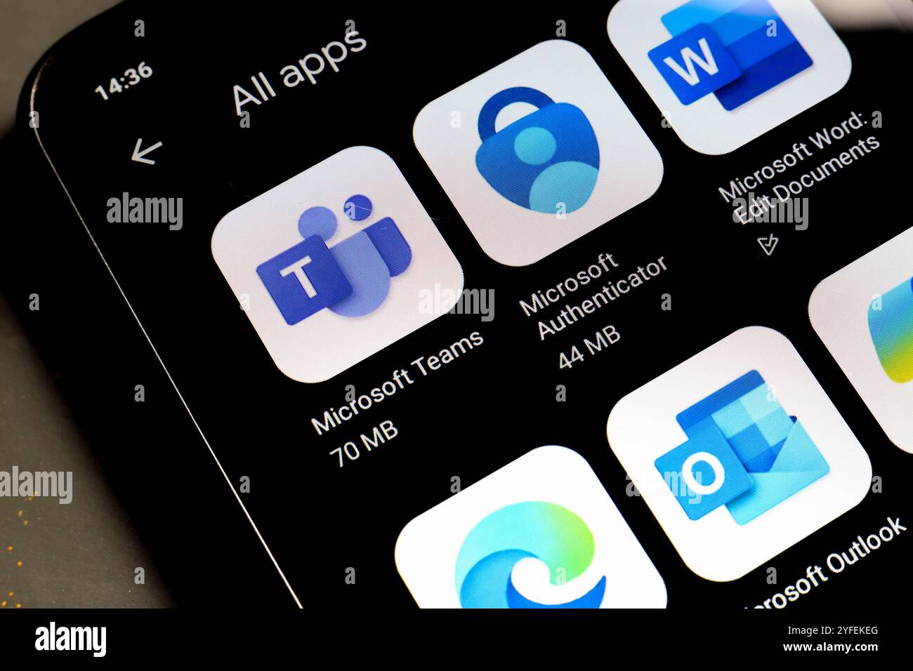 4 novembre 2024, Brasile. In questa illustrazione fotografica, il logo Microsoft Teams, Microsoft Authenticator e Microsoft Word app viene visualizzato su uno Smart Foto Stock