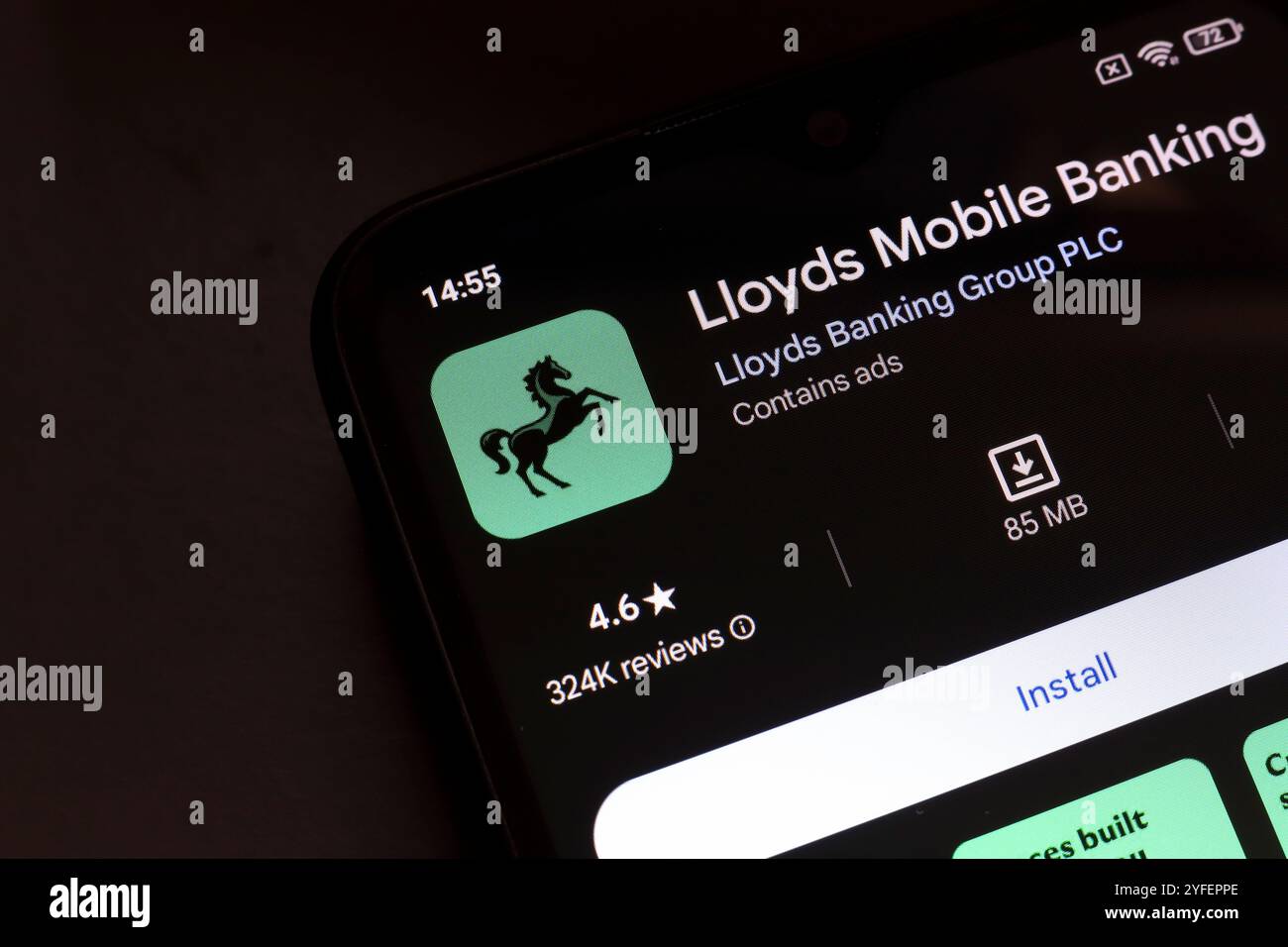 4 novembre 2024, Brasile. In questa immagine, il logo dell'app Lloyds Mobile Banking viene visualizzato sullo schermo di uno smartphone. Foto Stock