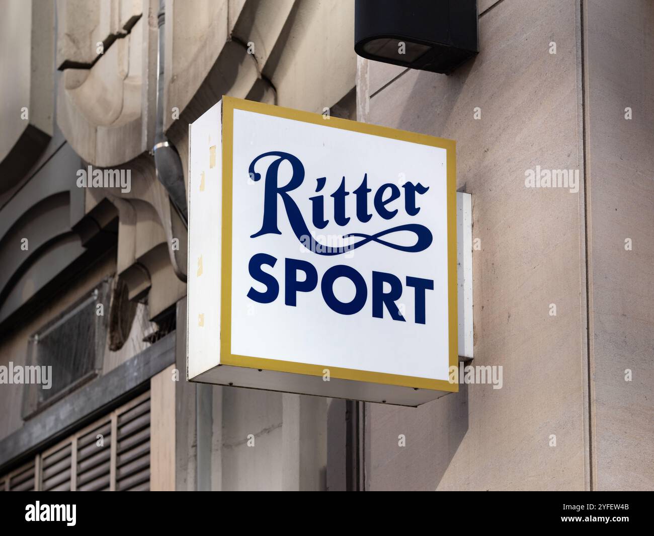 Logo Ritter Sport segno del negozio in Französische Str. Marchio di cioccolato tedesco e azienda con una tradizione. Foto Stock