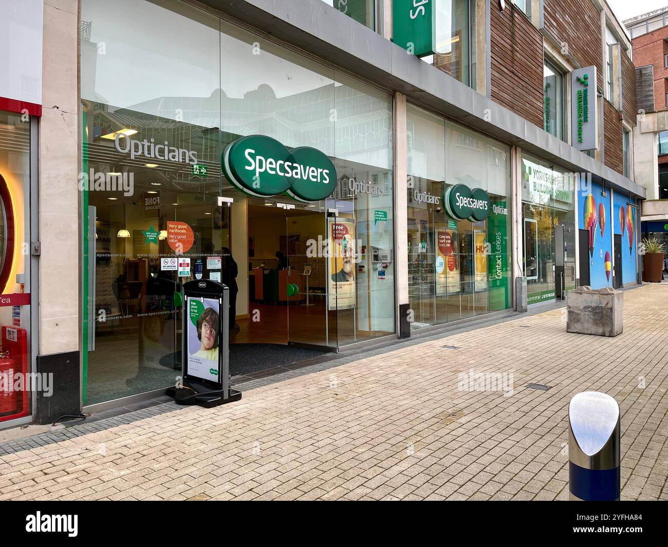 Specsavers Opticians in Merchant Street. Bristol, Inghilterra, Regno Unito. 29 ottobre 2024. Foto Stock