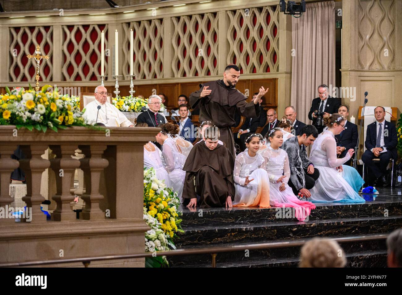 Papa Francesco assiste allo spettacolo di una danza teatrale sulla vita di San Francesco d'Assisi. Visita papale a Lussemburgo nel 2024. Foto Stock