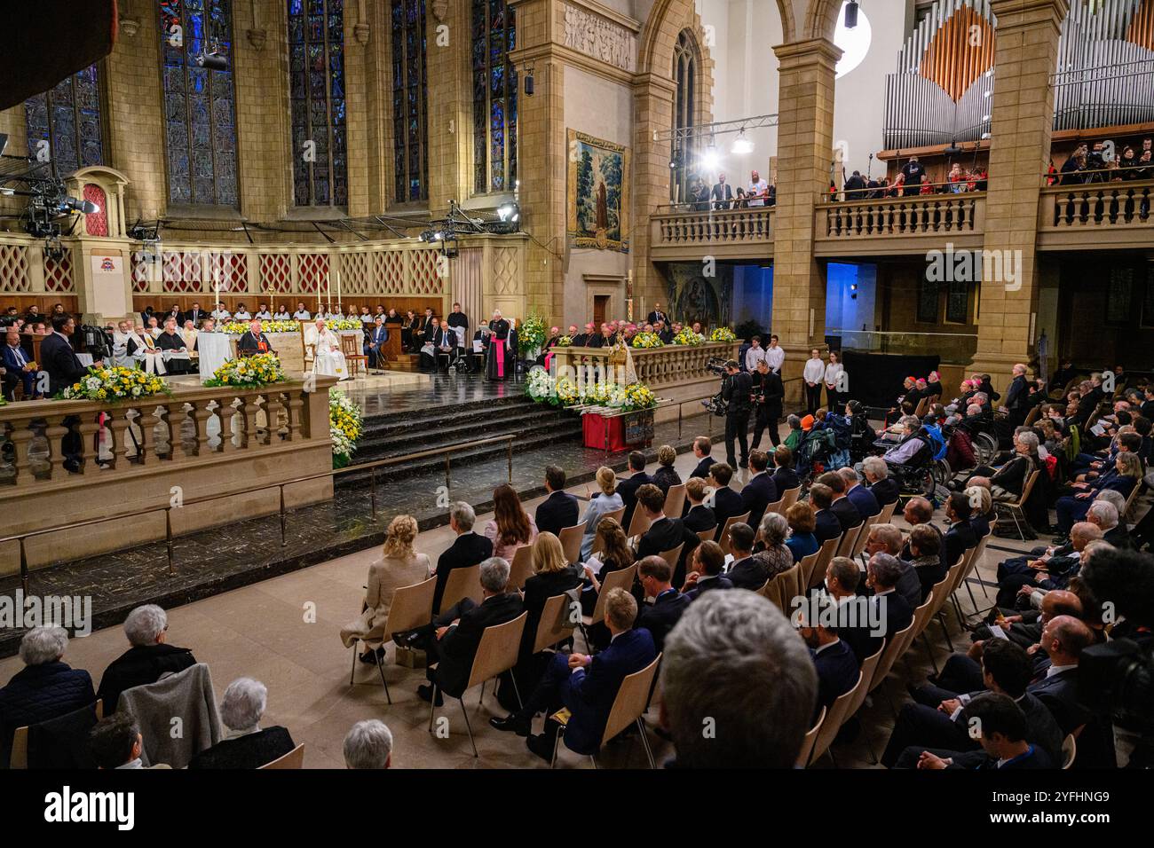 Papa Francesco incontra la comunità cattolica di Lussemburgo nella cattedrale di Notre-Dame durante la sua visita apostolica in Lussemburgo. Foto Stock