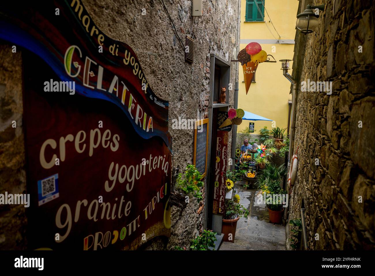 Vicoli nel paese di Corniglia, cinque Terre, provincia di la Spezia, parte della regione Liguria, Italia settentrionale. Foto Stock