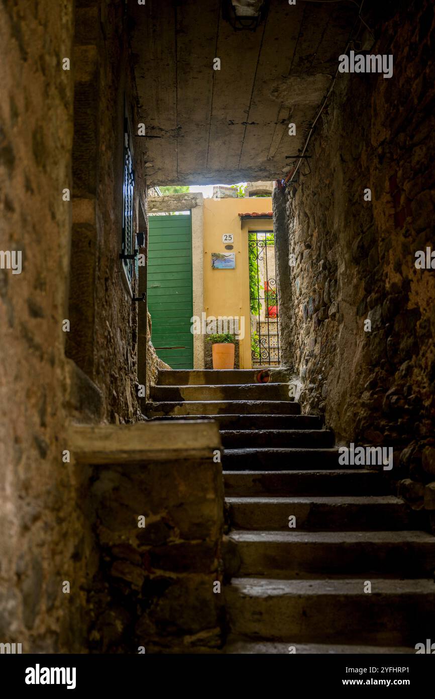Vicoli nel paese di Corniglia, cinque Terre, provincia di la Spezia, parte della regione Liguria, Italia settentrionale. Foto Stock