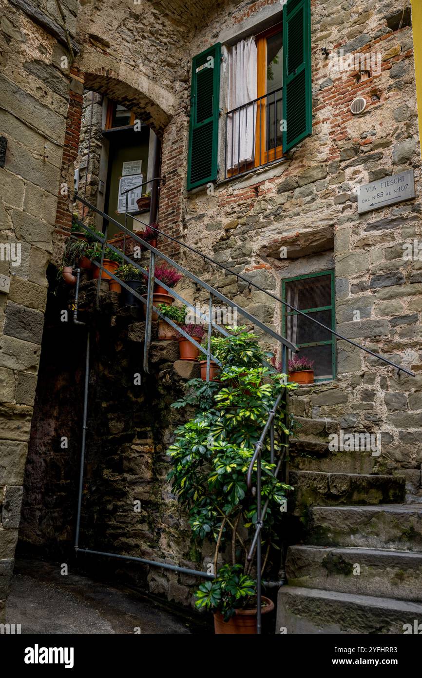 Vicoli nel paese di Corniglia, cinque Terre, provincia di la Spezia, parte della regione Liguria, Italia settentrionale. Foto Stock