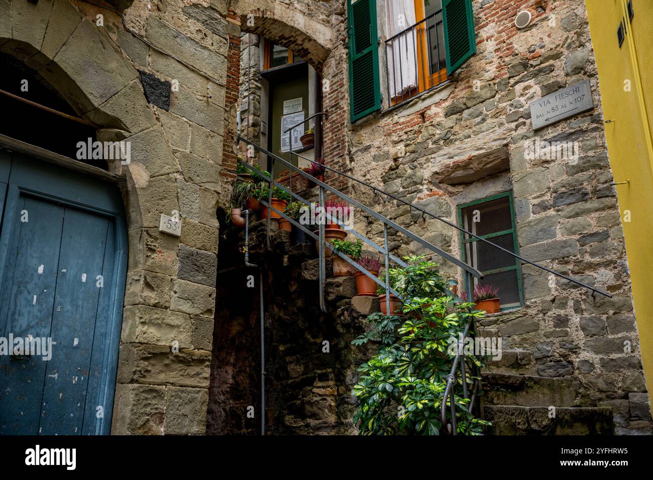 Vicoli nel paese di Corniglia, cinque Terre, provincia di la Spezia, parte della regione Liguria, Italia settentrionale. Foto Stock