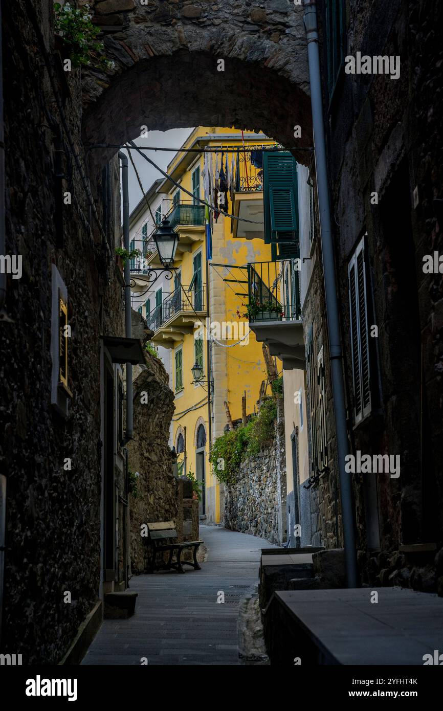 Vicoli nel paese di Corniglia, cinque Terre, provincia di la Spezia, parte della regione Liguria, Italia settentrionale. Foto Stock