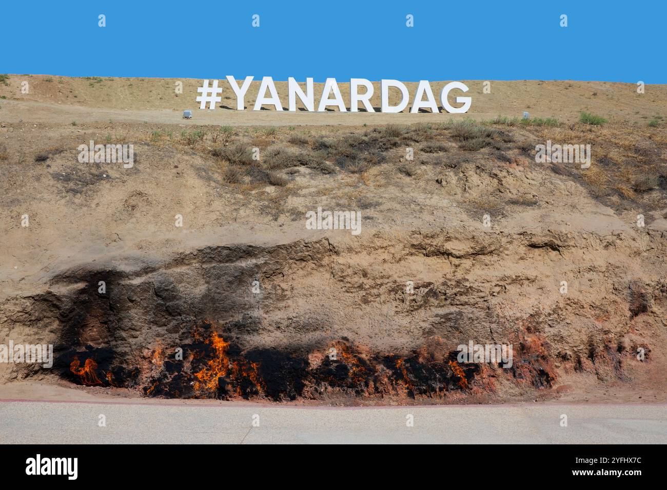 Yanar Dagh (montagna ardente), un incendio a gas naturale che si accende continuamente vicino a Baku, Azerbaigian Foto Stock