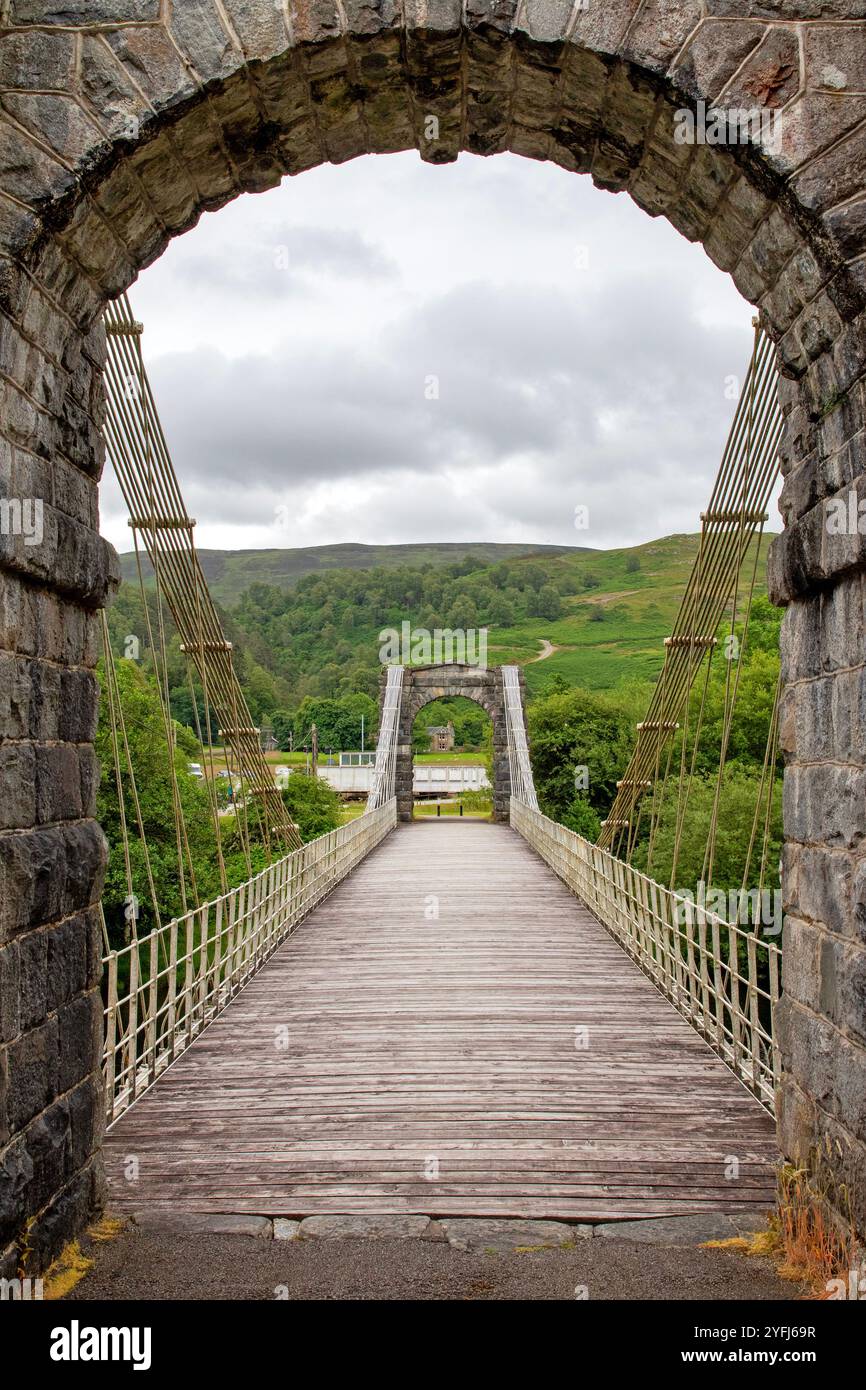 Il Ponte di Oich sul fiume Oich vicino a Invergarry Foto Stock