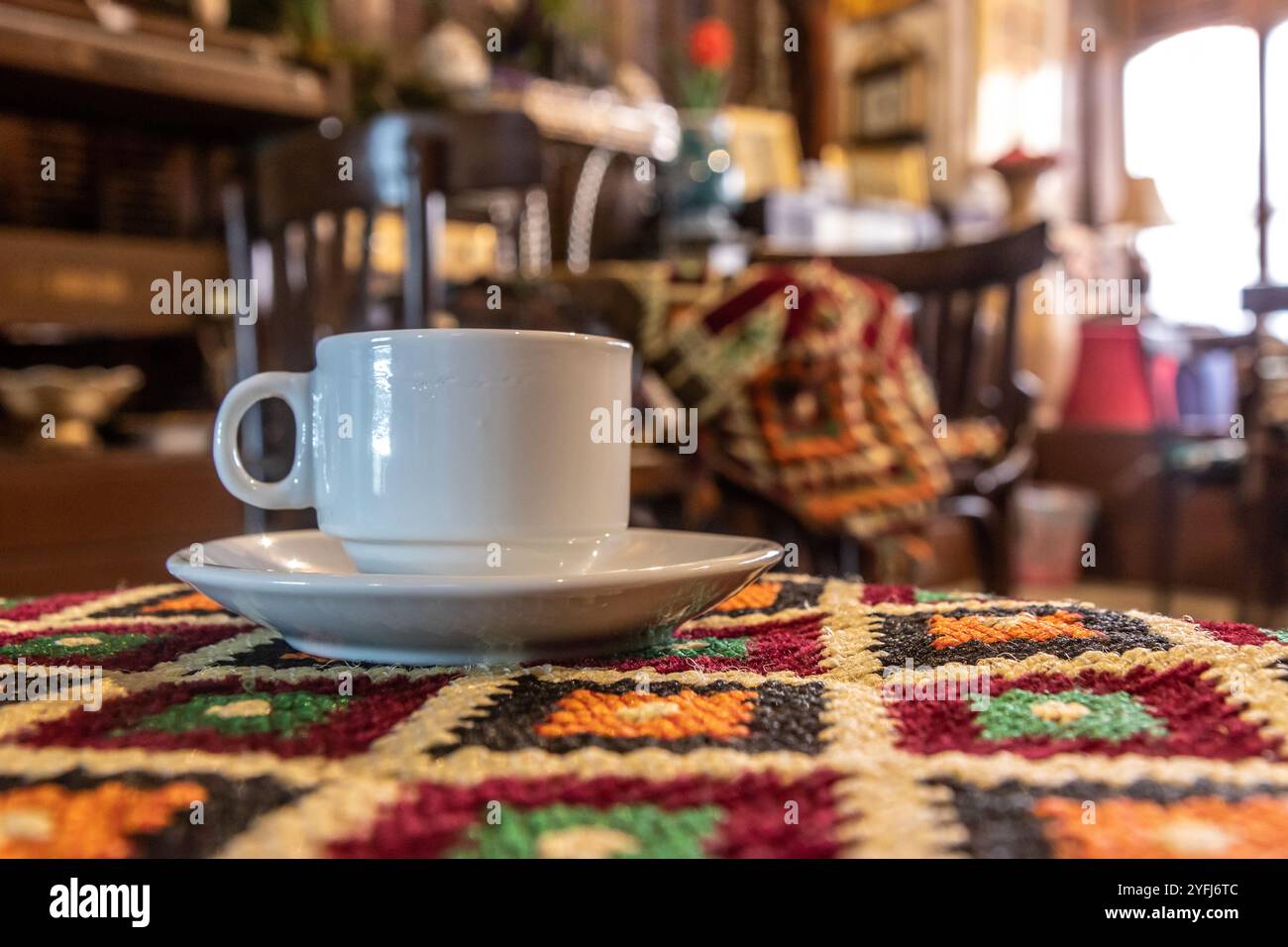 Tazza di caffè un caffè ad al Balad, centro storico di Jeddah, Arabia Saudita Foto Stock