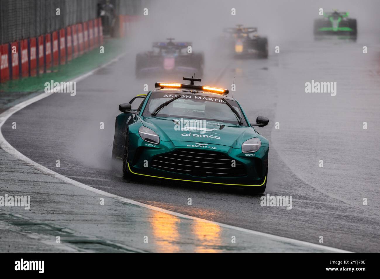 Autodromo Jose Carlos Pace, quindi Paulo, Brasile. 3.November.2024; Safety car deproyed durante il Gran Premio di Formula 1 del Brasile crediti: Jay Hirano/AFLO/Alamy Live News Foto Stock