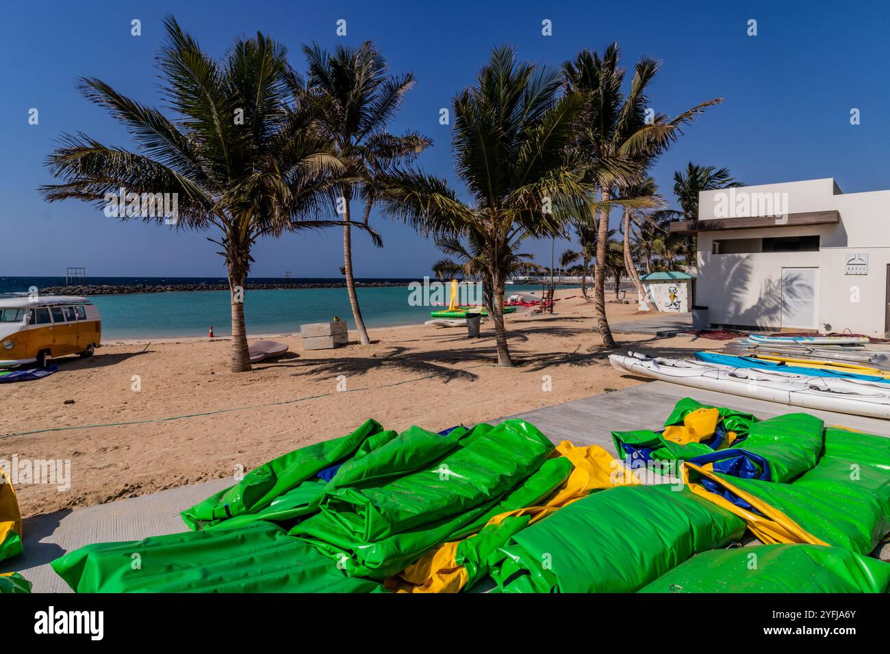 JEDDAH, ARABIA SAUDITA - 16 NOVEMBRE 2021: Spiaggia a Jeddah, Arabia Saudita Foto Stock