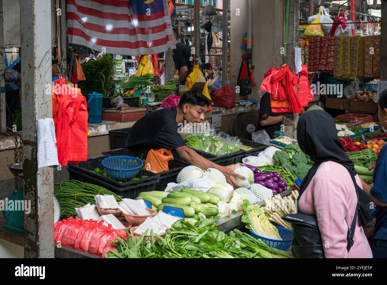 Kuala Lumpur, Malesia - 5 ottobre 2024: Attività mattutina al Chow Kit Wet Market di Kuala Lumpur, Malesia. Foto Stock