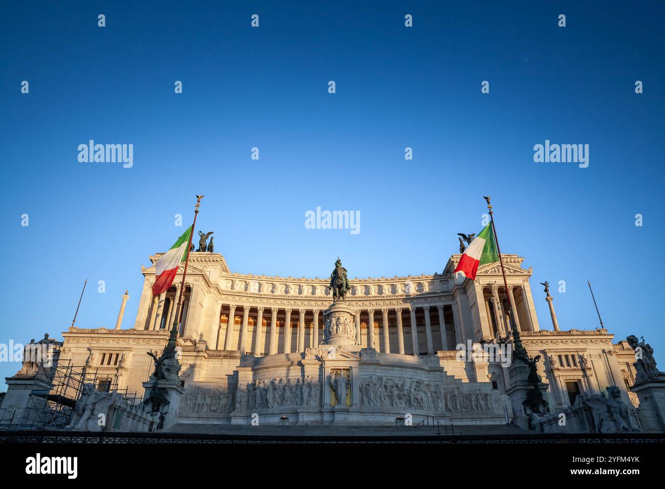 Altare della Patria e Monumento a Vittorio Emanuele II (Monumento Nazionale Vittorio Emanuele II) a Roma, un monumento neoclassico, simbolo di un italiano Foto Stock