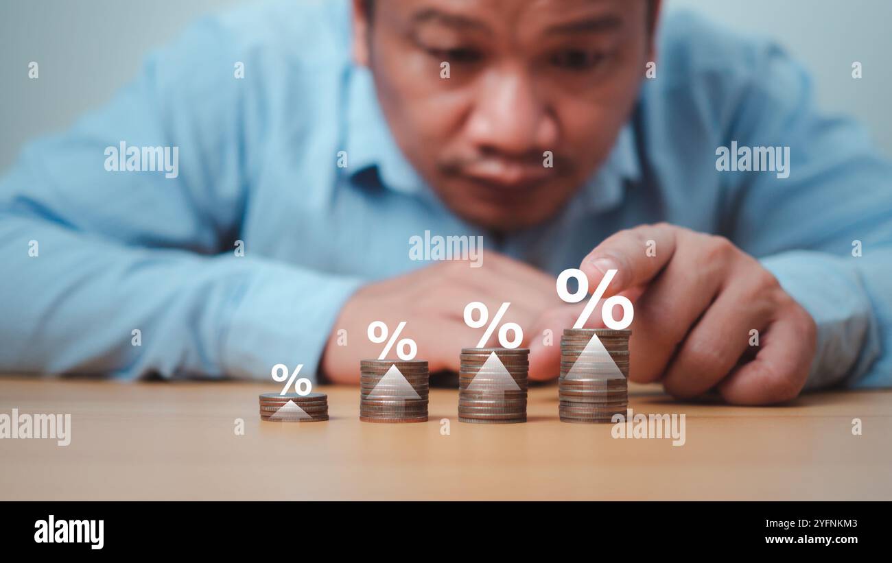 La strategia dei fondi comuni di investimento aumenta i dividendi sulle entrate. La banca ha aumentato il tasso di interesse, gli investitori più elevati investono in un investimento di ritorno del denaro. Mondo degli affari, successo Foto Stock