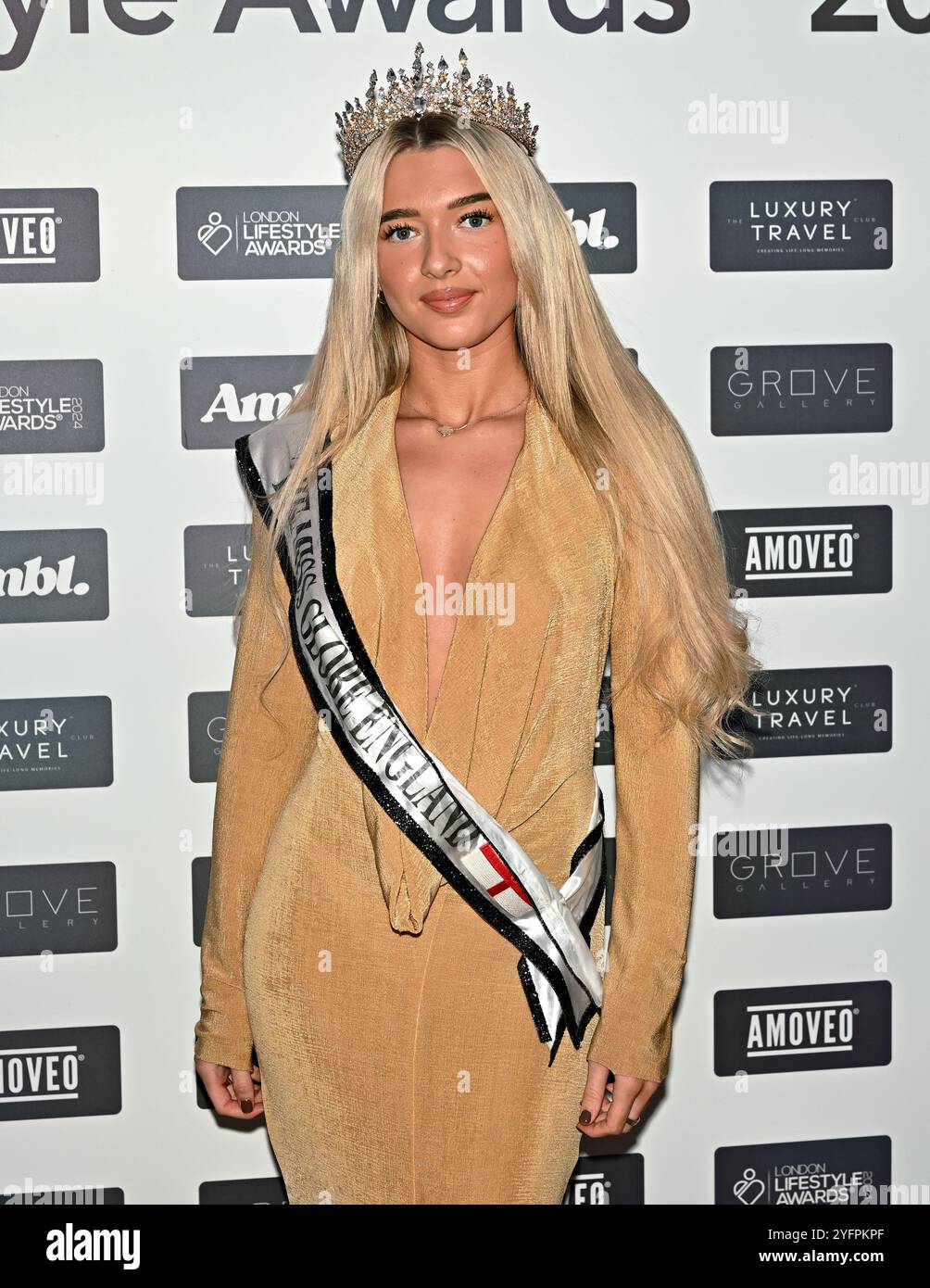 LONDRA, REGNO UNITO. 4 novembre 2024. Milly May Halloran, MISS GLOBE ENGLAND 2021, partecipa ai London Lifestyle Awards 2024 al Royal Lancaster London, Regno Unito. (Foto di 李世惠/SEE li/Picture Capital) credito: Vedi li/Picture Capital/Alamy Live News Foto Stock