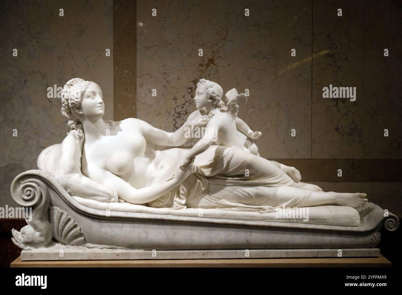 Museo di storia dell'arte, Kunsthistorisches Museum. Pompeo Marchesi ( 1783- 1858 ). Venere e Amor. Marmo. . Vienna. Austria. Foto Stock