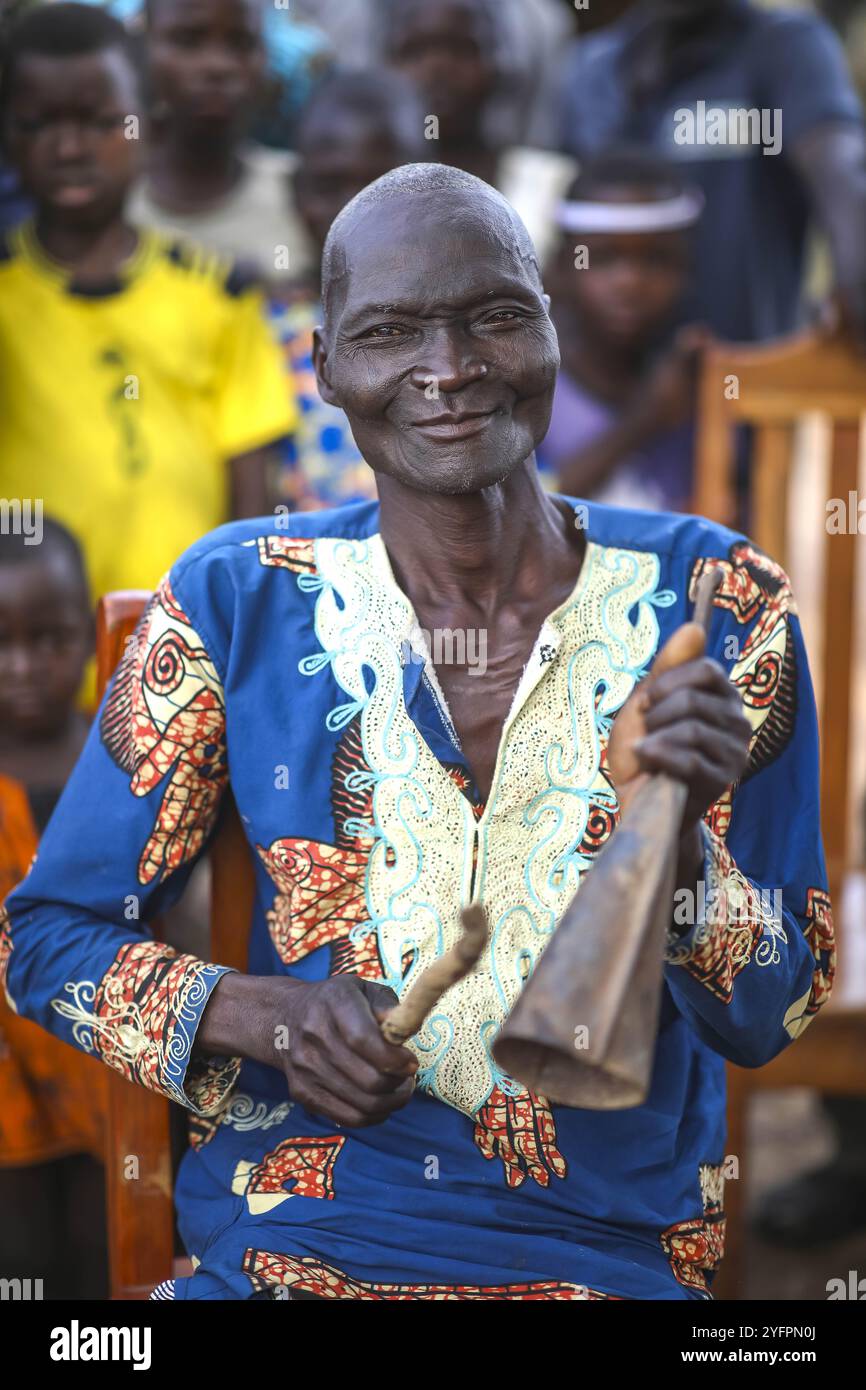 Villaggio di Cry nel villaggio di Gounsoe, distretto di Collines, Benin Foto Stock