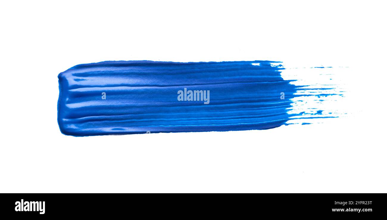 Pennello acrilico blu su sfondo bianco. Foto Stock